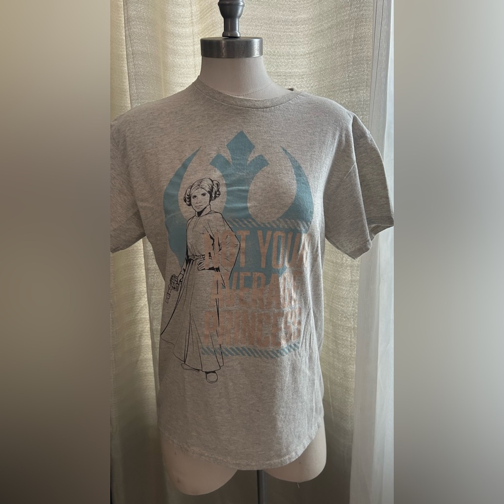 Medium Star Wars Princess Leia Short Sleeve T-Shirt Science Fiction Franchise